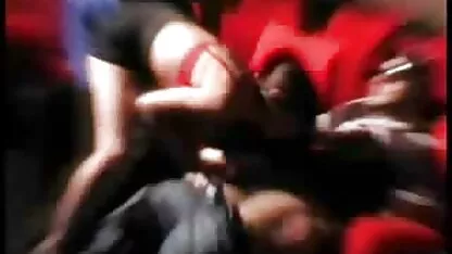 În două cutii el fute un filme porno cu babe bune băiat rus instabil.