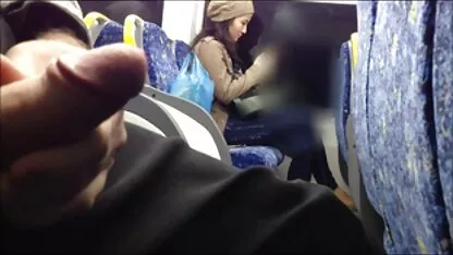 Un meșter poze cu pizde bune cu un penis fals