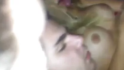 Putred Bruneta mănâncă un penis filme porno cu gagici bune mare