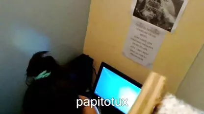 Un negru sănătos a atras un fund porno blonde bune mare de sex feminin negru și prietenul său.