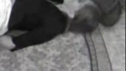 Fratele a convins-o pe noua soră să-l vadă filme porno cu blonde bune pentru prima dată.