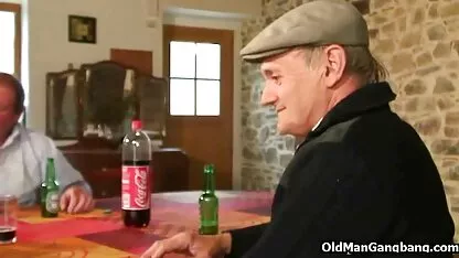 Negresa mănâncă Pula futai cu fete bune și mănâncă fundul.