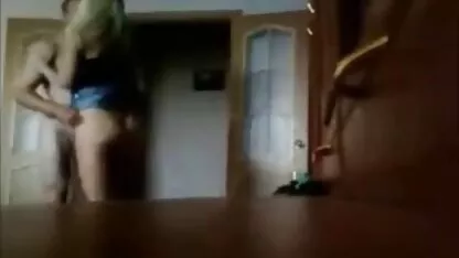 Amator futut în mașină cu terminații în interior. pizde goale bune