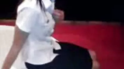 Bruneta cu introducere, fete tinere bune de pula fund, băiat