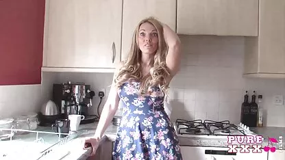 Fata lui Gray are filme porno cu fete bune de pula un doctor cu o tânără în biroul ei.