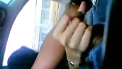 Ceas blonde bune depula younget pe un pat fierbinte