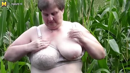 Frumusețea rusă a luat un cocoș sex cu pizde bune gras în gaură.