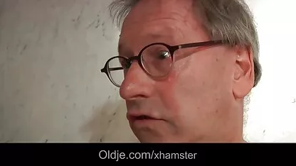 Soțul și prietenul au practicat soția filme porno cu brunete bune în două cutii.