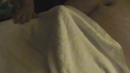 Cel care avea pantalonii pe canapea și avea o filme porno cu fete bune de pula menghină în gură.