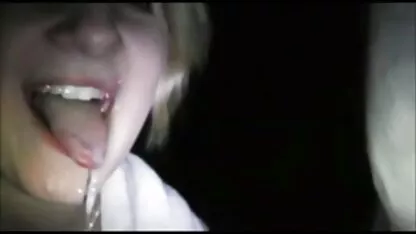 Gerata de filme porno blonde bune mână cu vârful degetelor