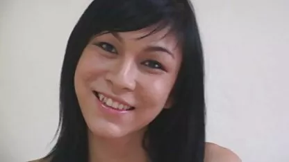 Un rus slab în ciorapi se futai cu brunete bune duce în fața camerei.
