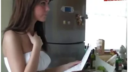 Secretul ei este de a dracu ' femei bune futute pasarica ei pe biroul ei.
