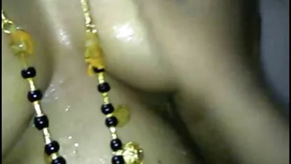 Nenorociții care-l lovesc porno cu blonde bune de pula în piept.
