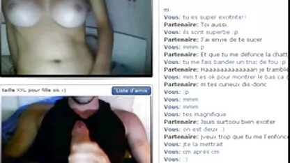 Curvă activă netezind Pula în picioare cu pizde goale bune mâinile ei.