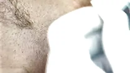 Un om lucrează pentru adolescent porno cu bune slim anal